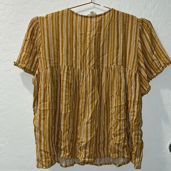 Peplum yellow shirt with embroidery. - Picture 4 of 4